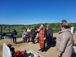 Иерей Алексий Жиляев совершил панихиду в день Радоницы в селах Осиковка, Рудаевка и Зайцевка 