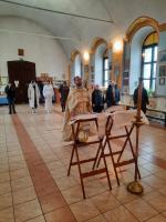 В Покровском храме с. Осиковка настоятель иерей Алексий Жиляев совершил уставные Богослужения Навечерия Рождества Христова.